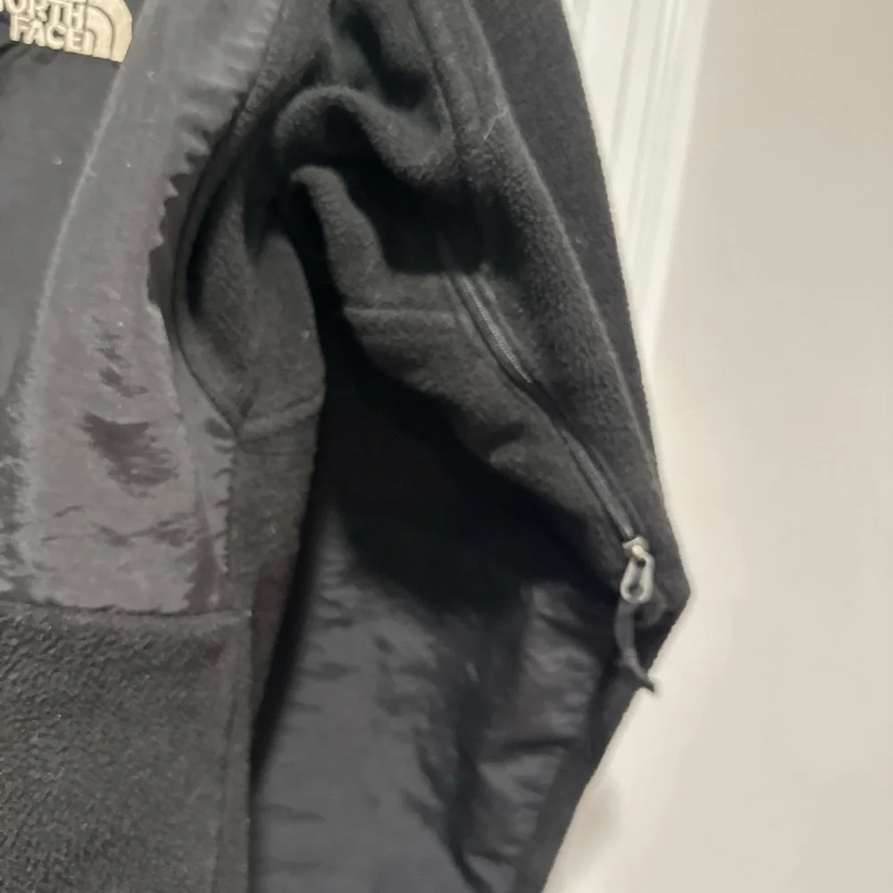The North Face Denali Fleece Jacket Mens XL Black Full Zip Coat.